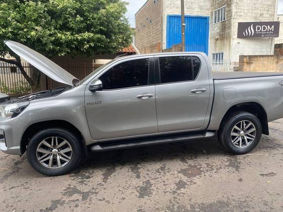 TOYOTA HILUX 2.8 SRV 4X4 CD 16V DIESEL 4P AUTOMÁTICO